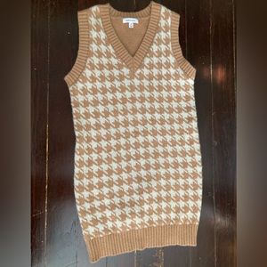 Women's Stitch & Pine Tan and White XS Sweater Vest Dress Patterned Never Worn